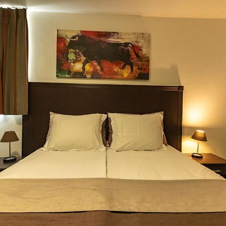 ליובן Hotel Malon מראה חיצוני תמונה