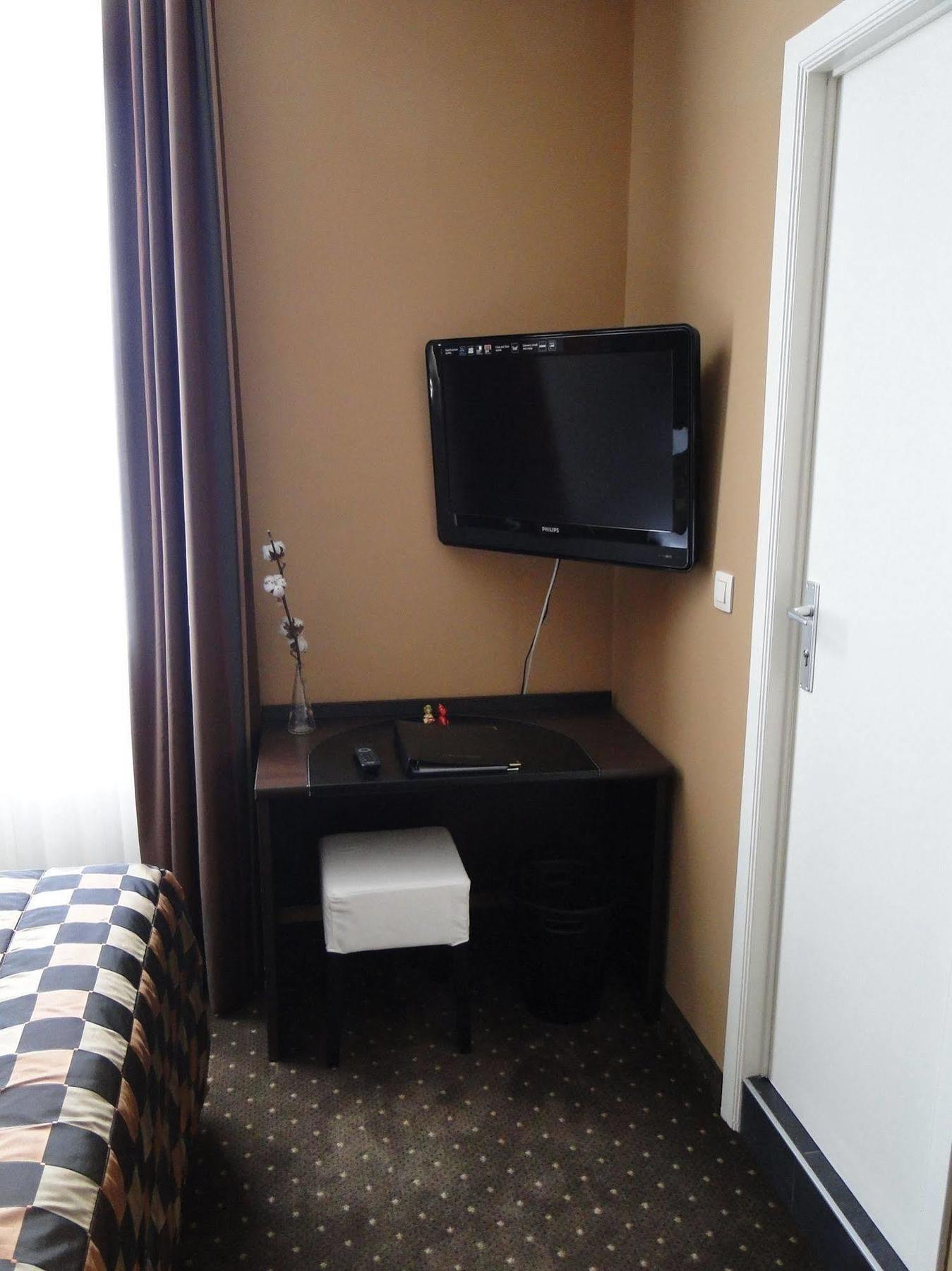 ליובן Hotel Malon מראה חיצוני תמונה