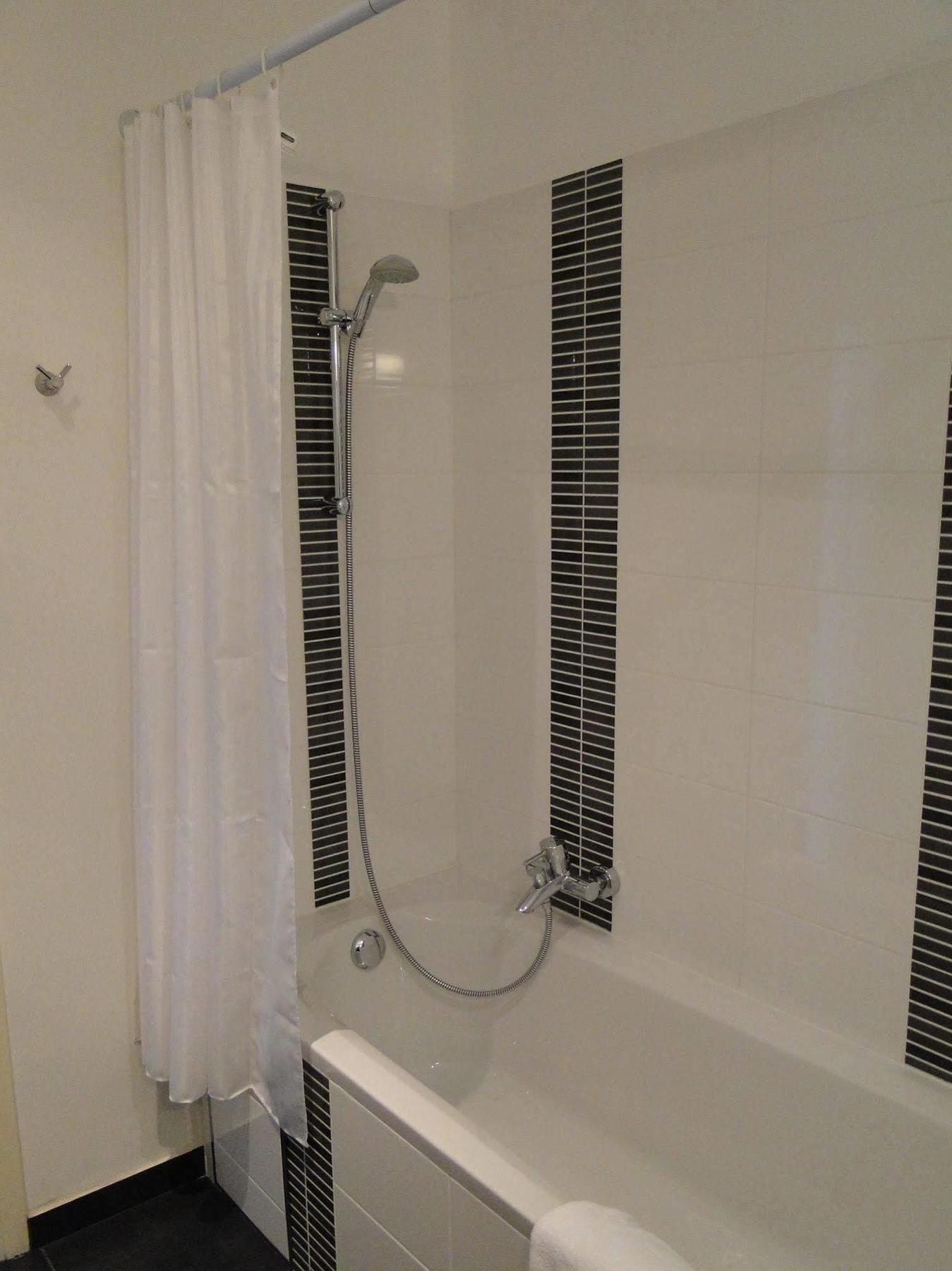 ליובן Hotel Malon מראה חיצוני תמונה
