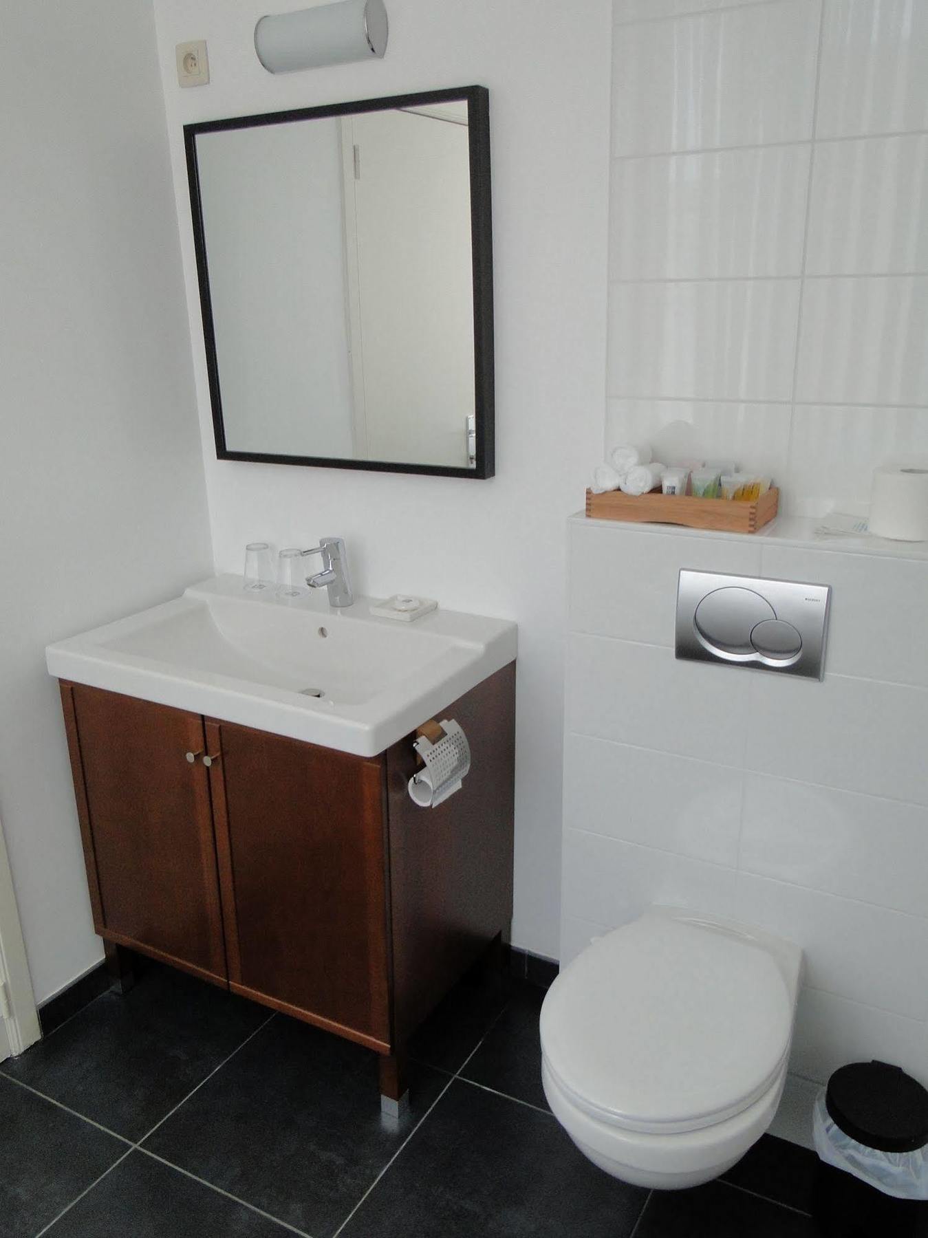 ליובן Hotel Malon מראה חיצוני תמונה