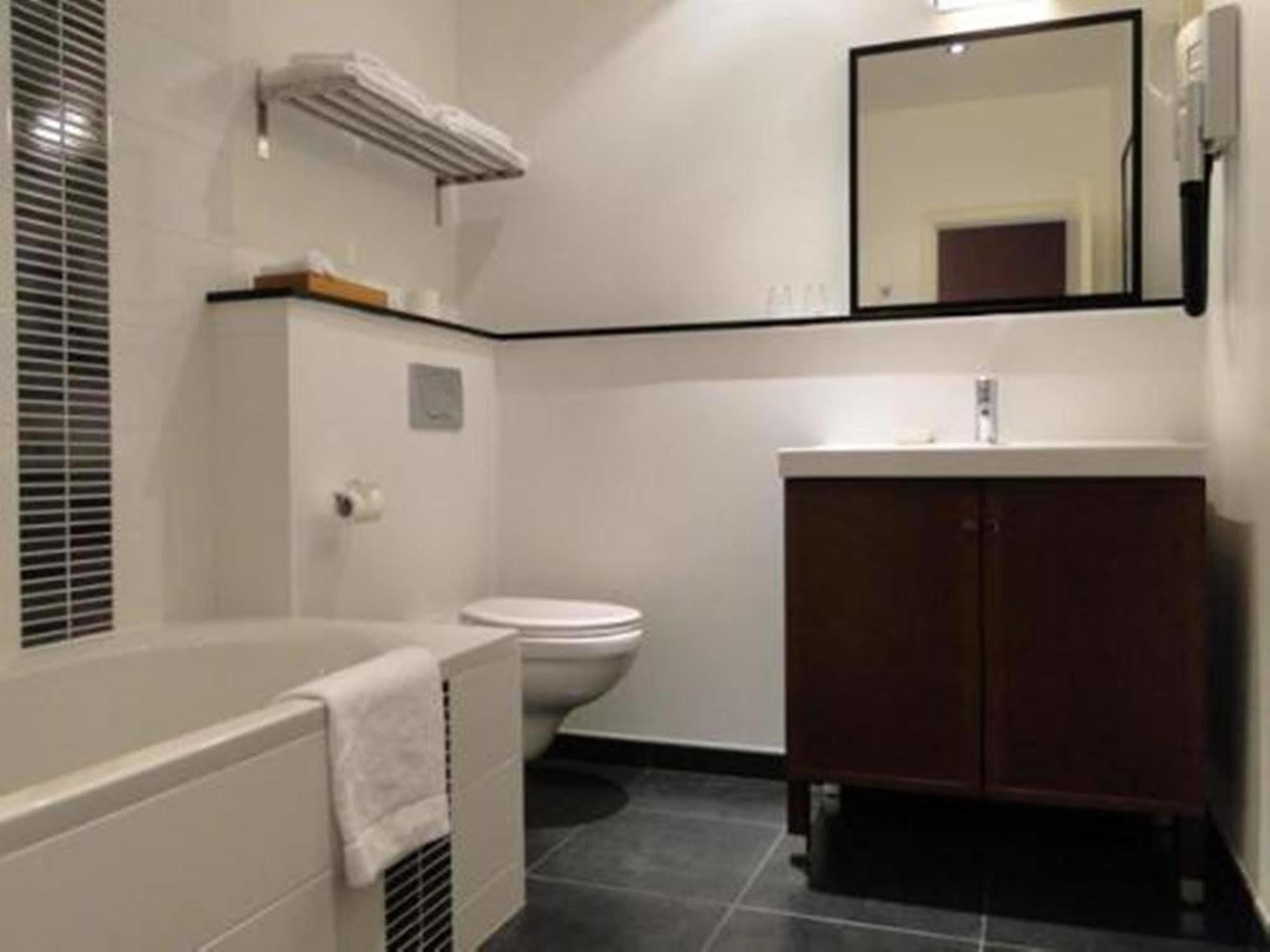 ליובן Hotel Malon מראה חיצוני תמונה